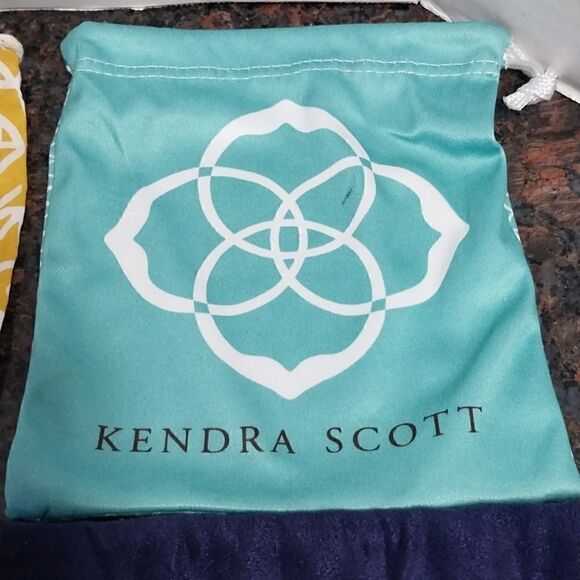 5 Assorted Storage Bags by Famous Designers - Picture 4 of 7